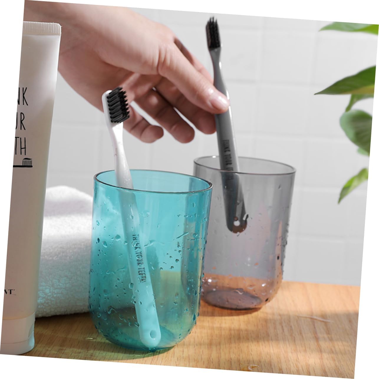 Luxshiny 2pcs Transparent Toothbrush Cups for Adults and Kids